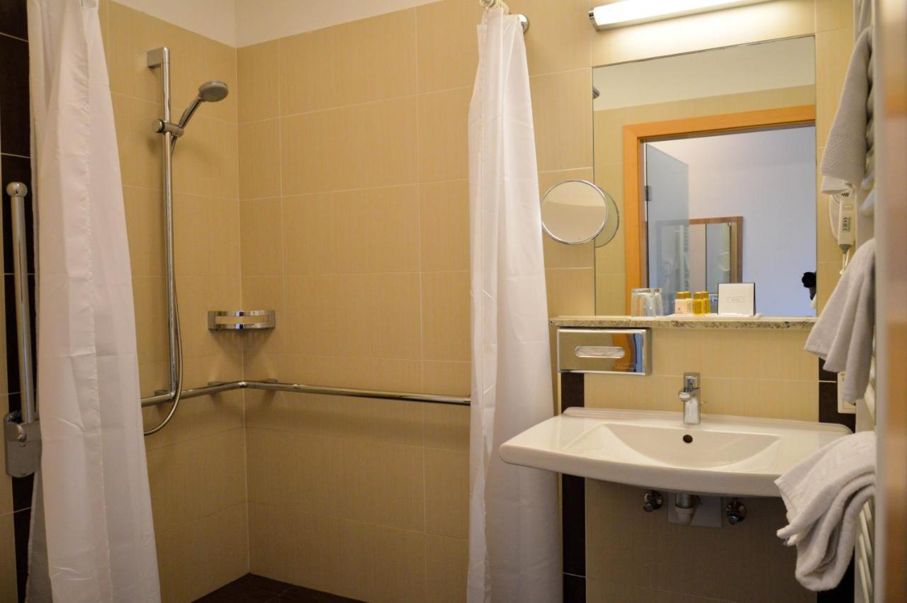 Hotel Roemerhof Tulln An Der Donau Room photo